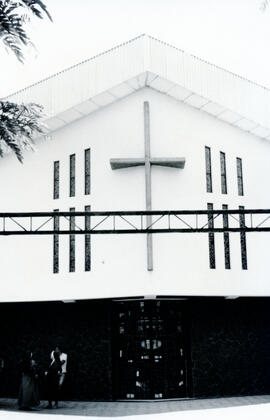 Fotografías de las fachadas del Templo Católico Don Bosco, en calle 28, avenida 4-6, esquina sure...