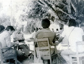 Fotografía de la reunión realizada en Katsi, distrito Bratsi, Talamanca, por Eugenio Rodríguez, M...