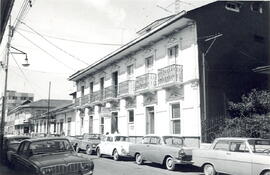 Fotografía con imagen del edificio de la clínica dental Joséfa Poblador, situado en avenidas 5-7,...