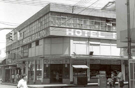 Fotografía del edificio donde se ubica el Hotel Rialto situado entre avenida 5 calle 2. San José