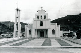 Fotografías de la Iglesia Parroquial de Santa María de Dota. Tomas de la fachada, altar mayor, co...