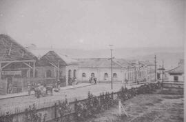Fotografía del edificio del Colegio San Luis Gonzaga y del Mercado Central de Cartago. Costa Rica