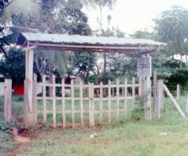 Fotografías de la Escuela Los Corrales en la Vasconia de los Chiles, Alajuela, se aprecia la entr...