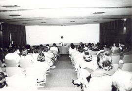 Fotografía de las conferencias dadas al público en la semana del Centenario del Archivo Nacional,...