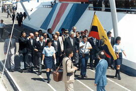 Fotografías del ingreso al Estadio Nacional , de las delegaciones de los gobiernos de Ecuador, Ho...