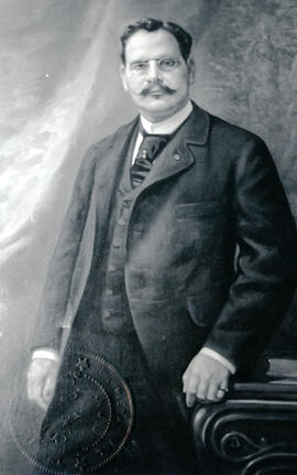 Fotografía con la imagen del retrato del señor Manuel María Peralta, 1847-1930, tomada en el Saló...