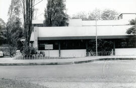 Fotografía con la imagen del edificio de la Facultad de Odontología de la Universidad de Costa Ri...