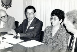 Fotografía de la reunión de Charles Kecskemeti, Secretario General del Consejo Internacional de A...