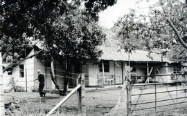 Fotografía de la casa de habitación Perteneciente a la familia Herrera González en Río Segundo de...