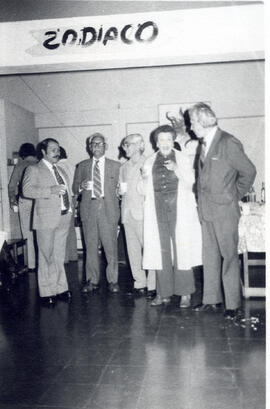 Fotografías de la fiesta de celebración en el comedor del Archivo Nacional después de la entrega ...
