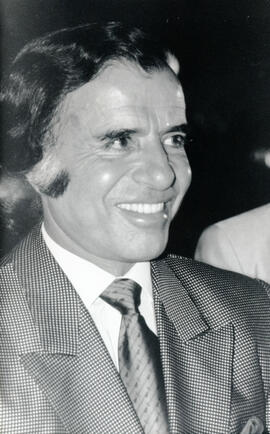 Fotografía con la imagen de Carlos Menen, Presidente de la República de Argentina, durante su vis...