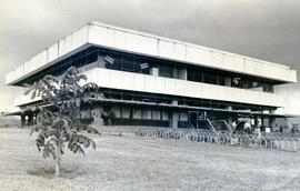 Fotografía con la imagen del edificio del Centro de Investigaciones Agronómicas de la Universidad...