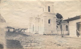 Fotografía de la fachada y alrededores de la iglesia del centro de Heredia