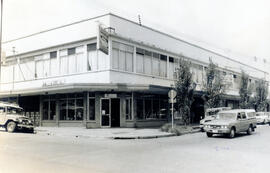 Fotografía del edificio de la Dirección General de Servicios Civil. Situado en avenidas 14 y 16, ...