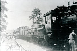 Fotografías de tres ferrocarriles en la estación de Turrialba. Se observan las locomotoras 61m 54...