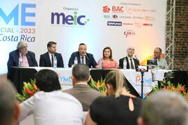 Fotografías del ministro de Economía. Industria y Comercio MEIC, Francisco Gamboa Soto en confere...