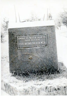 Fotografías de caminos, alcantarillado, aceras, lastreado de calles y nivelación de los mismos, e...