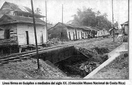 Fotografía de la línea férrea en Guápiles a mediados del siglo XX