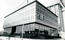 Fotografías con imágenes del edificio de la Sociedad de Seguros de Vida del Magisterio Nacional ,...