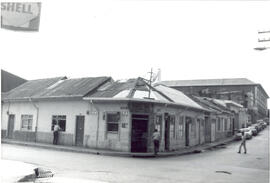 Fotografía del edificio del Víctor Bar. Situado en avenida 6, calle 12, esquina sureste. San José