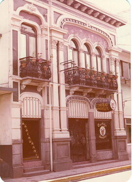 Fotografía del frente del edificio del Restaurante Cortijo Andaluz. Situado en avenida 3 y centra...