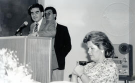 Fotografía de Alejandro Montero, Presidente de la Junta Administrativa del Archivo Nacional, haci...