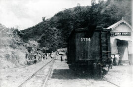 Fotografía de la estación del ferrocarril Infiernillo en Santa María de Juan Viñas. Se observa pa...