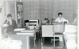 Fotografía de la Sección de Protocolos Notariales Actuales del Archivo Nacional, se ve a las func...