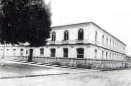 Fotografía del Instituto de Alajuela, construido en 1888 en la Administración del General Bernard...
