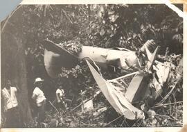 Fotografías accidente ocurrido a la aeronave TI-361-F. Propiedad de empresa Servicio Aéreo de Fum...