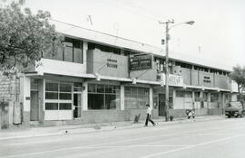 Fotografías de los consultorios médicos San Martín y del Gimnasio Eusekar en avenida 10, calles 1...