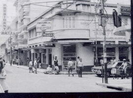 Contacto Vista del edificio del Restaurante Finisterre, situado en Avenida Central San José