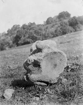 Fotografías, notas, croquis y dibujos sobre descubrimientos arqueológicos en Tierra Blanca y Alto...
