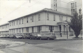 Fotografía con la imagen del edificio de la Clínica Bíblica, situado en avenidas 14-16, calle 1 S...