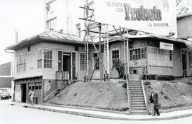 Fotografía de una residencia ubicada en avenida 2, calle 9, acera Sur. Hoy día ocupada por negoci...