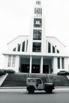 Fotografías del edificio de la Iglesia de San Carlos. Ubicado al costado este del Parque. Vistas ...