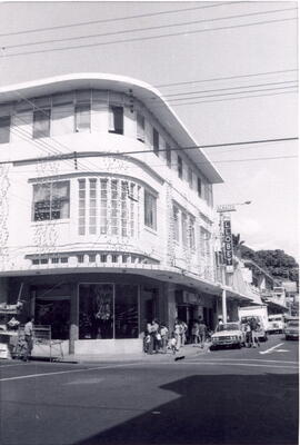 Fotografía del edificio del Almacén Francisco Llobet. Situado en avenida central calle 4. Alajuela