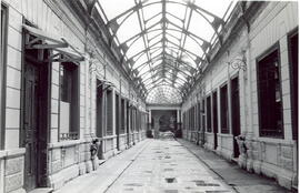 Fotografía del interior del pasaje central de Las Arcadas. Situada en avenida segunda, calles 1 y...