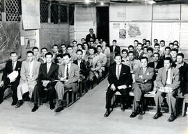 Fotografía con la imagen de alumnos de la Escuela Técnica Nacional , escuchando una conferencia j...