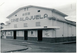 Fotografía de la parte frontal del edificio del Cine Alajuela