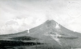 Fotografía panorámica del volcán Arenal.Alajuela