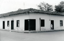 Fotografía de una casa de habitación en Calle Real de Liberia. Muestra lo que se llAmón casas con...