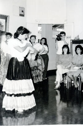 Fotografías del grupo de bailes folclóricos del Archivo Nacional, en el agasajo que ofrecieron be...