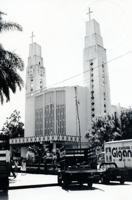 Fotografías del edificio de la Iglesia de Pérez Zeledón. Vistas de suroeste a noroeste, oeste a e...