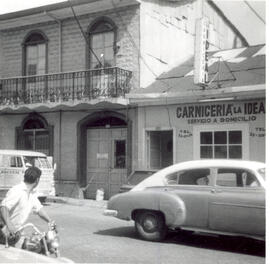 Fotografía del edificio de la carnicería La Ideal, Situado en avenida 0, calles 11 y 13. Acera Su...
