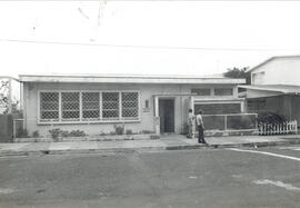 Fotografía con la imagen del edificio de la Biblioteca Municipal de Tibás. San José