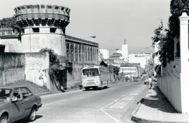 Fotografía de una vista de Cuesta de Moras en San José Se observa la torre noroeste del que fue e...