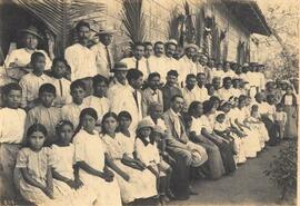 Fotografía de Alfredo González Flores en la Escuela de Sardinal Gómez Miralles