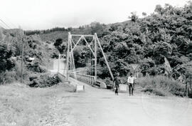 Fotografía del puente sobre el río Parrita, situado a la entrada a San Marcos de Tarrazú San José
