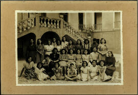 Fotografías de grupos de profesores y estudiantes de la Escuela de Música Santa Cecilia. San José